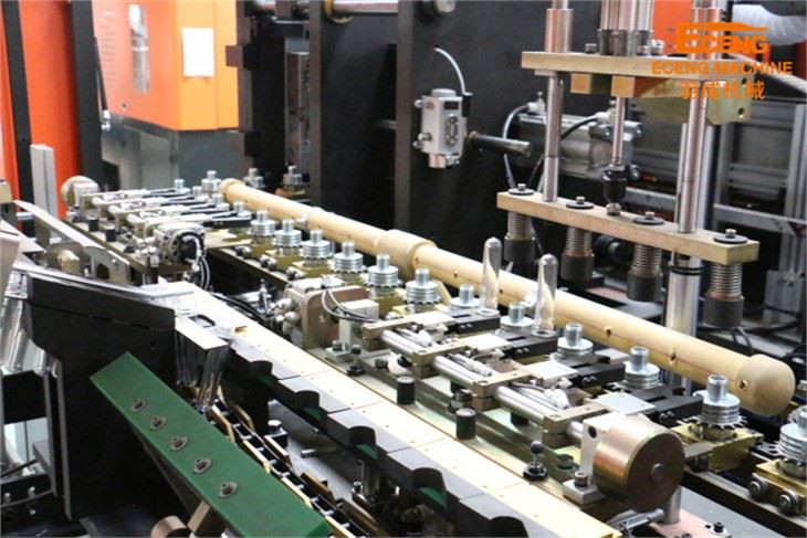 4 Cavity Automatic Bottle Blowing Machine